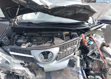 2015 Toyota Rav4 Xle z USA, uszkodzony, nr VIN JTMRFREV9FD146574